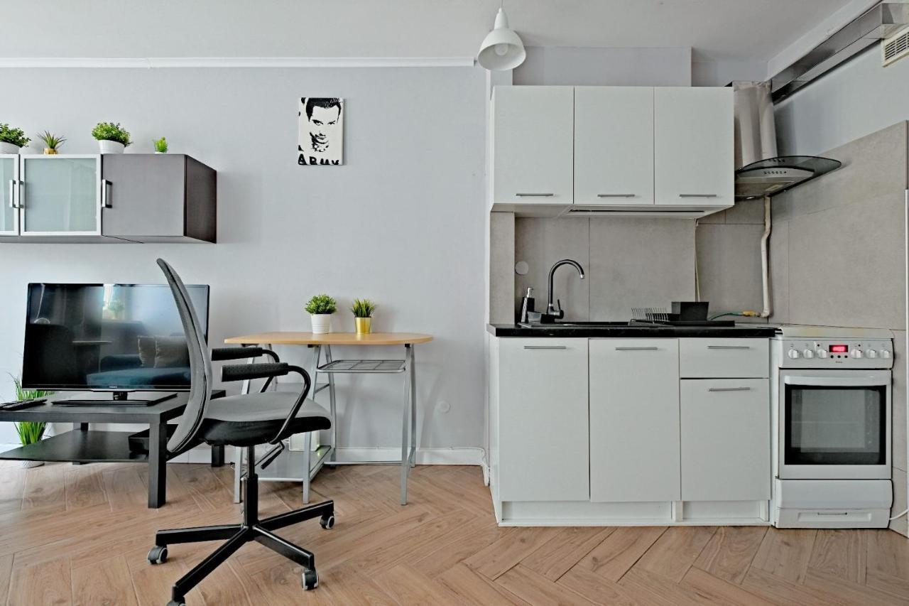 Studio In Amazing Location Apartment Варшава Екстериор снимка